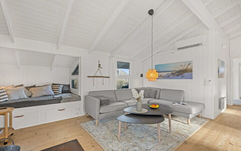 Flepko - 50M from the Sea: Holz, Flooring, Interior Design, Fussboden, Decke, Holzboden, Möbel, Zimmer, Hartholz, Wohnzimmer