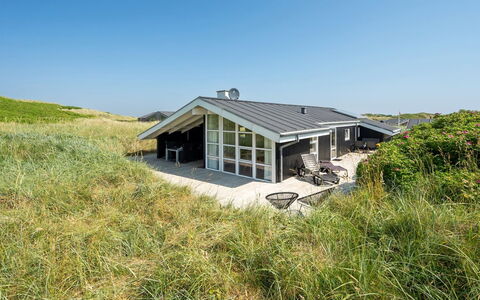 Flepko - 50M from the Sea: Möbel, Holz, Interior Design, Flooring, Fussboden, Stuhl, Zimmer, Decke, Wohnzimmer, Wohnung