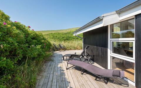 Flepko - 50M from the Sea: Möbel, Holz, Interior Design, Flooring, Fussboden, Stuhl, Zimmer, Decke, Wohnzimmer, Wohnung