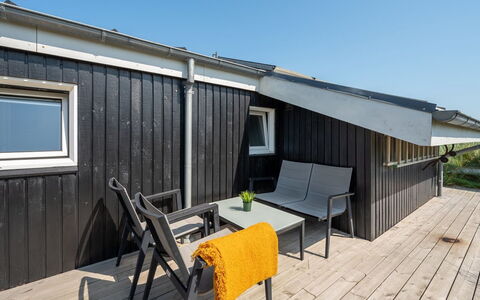 Flepko - 50M from the Sea: Möbel, Holz, Interior Design, Flooring, Fussboden, Stuhl, Zimmer, Decke, Wohnzimmer, Wohnung