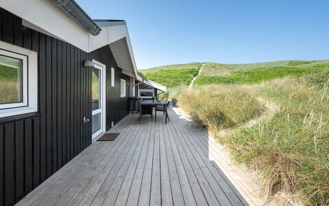 Flepko - 50M from the Sea: Möbel, Holz, Interior Design, Flooring, Fussboden, Stuhl, Zimmer, Decke, Wohnzimmer, Wohnung