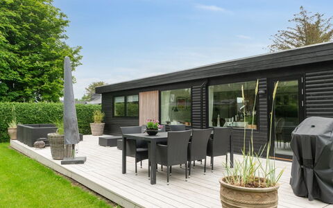 Elma - 350M from the Sea: Möbel, Interior Design, Flooring, Holz, Fussboden, Decke, Holzboden, Stuhl, Tabelle, Beleuchtung