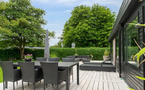 Elma - 350M from the Sea: Möbel, Interior Design, Flooring, Holz, Fussboden, Decke, Holzboden, Stuhl, Tabelle, Beleuchtung