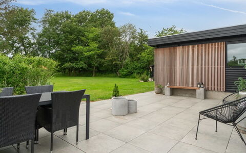 Elma - 350M from the Sea: Möbel, Interior Design, Flooring, Holz, Fussboden, Decke, Holzboden, Stuhl, Tabelle, Beleuchtung