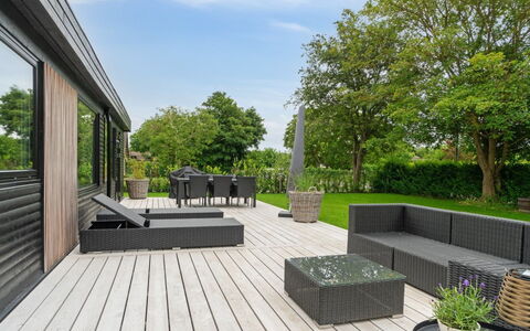 Elma - 350M from the Sea: Möbel, Interior Design, Flooring, Holz, Fussboden, Decke, Holzboden, Stuhl, Tabelle, Beleuchtung