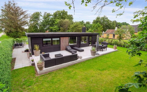 Elma - 350M from the Sea: Möbel, Interior Design, Flooring, Holz, Fussboden, Decke, Holzboden, Stuhl, Tabelle, Beleuchtung