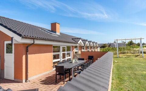 Jenvold - 600M from the Sea: Möbel, Interior Design, Flooring, Holz, Fussboden, Decke, Holzboden, Stuhl, Tabelle, Beleuchtung