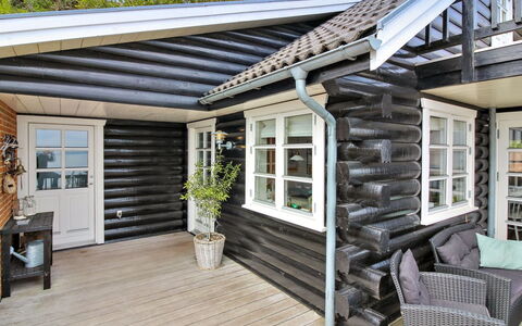 Sander - 10M to the Fjord: Möbel, Interior Design, Flooring, Holz, Fussboden, Decke, Holzboden, Stuhl, Tabelle, Beleuchtung