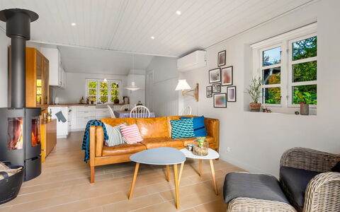 Teijo - 2.5Km from the Sea: Möbel, Interior Design, Flooring, Holz, Couch, Fussboden, Decke, Wohnzimmer, Zimmer, Stuhl