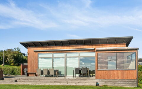 Ljupka - 800M from the Sea: Die Architektur, Dach, Zuhause, Verbundwerkstoff, Daylighting, Abstellgleis, Auffahrt