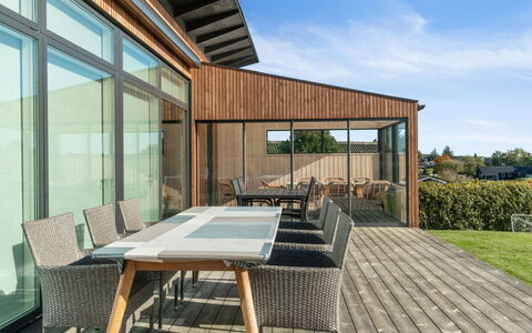 Ljupka - 800M from the Sea: Die Architektur, Dach, Zuhause, Verbundwerkstoff, Daylighting, Abstellgleis, Auffahrt