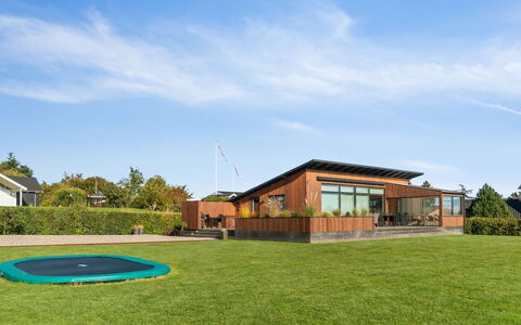 Ljupka - 800M from the Sea: Die Architektur, Dach, Zuhause, Verbundwerkstoff, Daylighting, Abstellgleis, Auffahrt