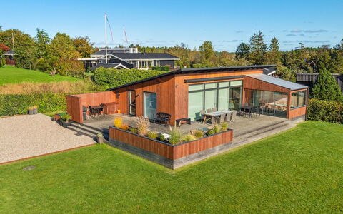 Ljupka - 800M from the Sea: Die Architektur, Dach, Zuhause, Verbundwerkstoff, Daylighting, Abstellgleis, Auffahrt