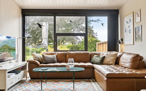 Joseline - 150M from the Sea: Die Architektur, Dach, Zuhause, Verbundwerkstoff, Daylighting, Abstellgleis, Auffahrt