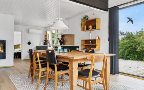 Joseline - 150M from the Sea: Die Architektur, Dach, Zuhause, Verbundwerkstoff, Daylighting, Abstellgleis, Auffahrt