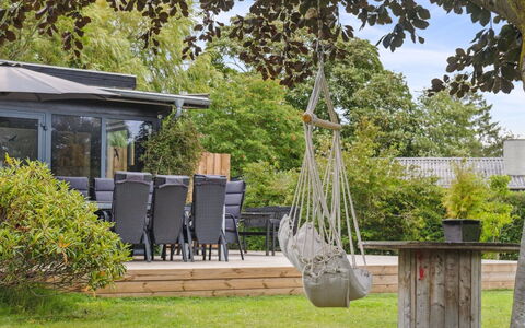Joseline - 150M from the Sea: Die Architektur, Dach, Zuhause, Verbundwerkstoff, Daylighting, Abstellgleis, Auffahrt