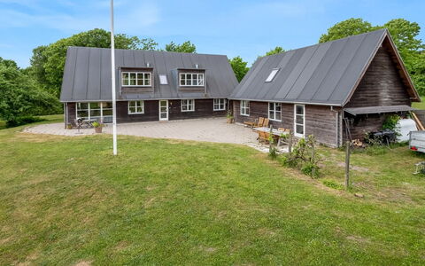 Guthbrand - 800M from the Sea: Gras, Dach, Zuhause, Grundstueck, Hütte, Rasen, Estate, Garten, Bauernhaus, Garten