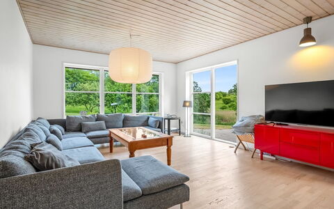 Guthbrand - 800M from the Sea: Möbel, Flooring, Interior Design, Fussboden, Holz, Holzboden, Decke, Couch, Zimmer, Wohnzimmer