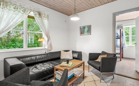 Guthbrand - 800M from the Sea: Möbel, Interior Design, Couch, Flooring, Fussboden, Wand, Holz, Decke, Holzboden, Wohnzimmer