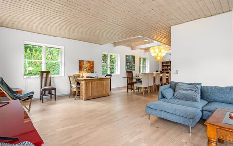 Guthbrand - 800M from the Sea: Holzboden, Flooring, Interior Design, Holz, Fussboden, Decke, Möbel, Laminatboden, Couch, Wohnzimmer
