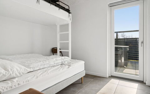 Asel - 350M from the Sea: Holz, Fussboden, Flooring, Wohnung, Schlafzimmer, Holzbeize, Hartholz, Planke, Bett, Holzboden