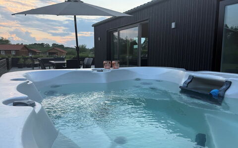 Asel - 350M from the Sea: Verbundwerkstoff, Jacuzzi, Badewanne, Armatur, Schwimmbad, Gartenmöbel, Hof, Hotel