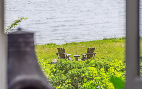 Ginne - 100M to the Fjord: Grün, Gras, Natürliche Landschaft, Sommer, Wiese, Meer, Küsten Und Ozeanische Forms, Ozean, Gartenmöbel