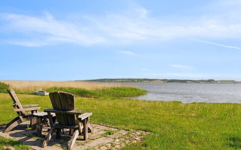 Ginne - 100M to the Fjord: Blau, Wasser, Gewässer, Grün, Gras, Natürliche Landschaft, Horizont, Wiese, Sommer, Landschaft