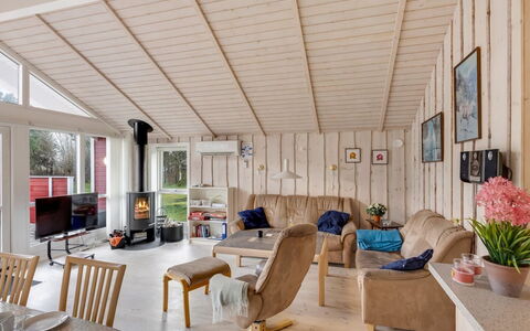 Hialmar - 300M from the Sea: Interior Design, Holz, Decke, Möbel, Flooring, Fussboden, Zimmer, Wohnzimmer, Zuhause, Holzboden