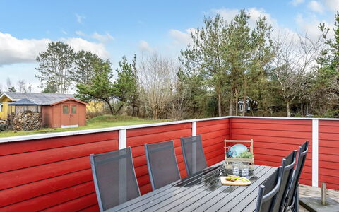 Hialmar - 300M from the Sea: Holz, Gartenmöbel, Holzbeize, Garten, Hartholz, Deck, Stuhl, Planke, Schatten, Tisch Im Freien