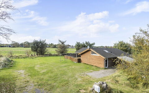 Frieda - 250M from the Sea: Dachdecken, Hütte, Haus, Dach, Zuhause, Bauernhaus, Hütte, Estate, Dorf