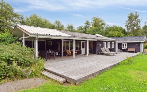 Gunlög - 1.3Km from the Sea: Decke, Flooring, Interior Design, Fussboden, Verbundwerkstoff, Möbel, Resort, Hotel, Design, Daylighting
