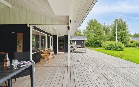 Gunlög - 1.3Km from the Sea: Decke, Flooring, Interior Design, Fussboden, Verbundwerkstoff, Möbel, Resort, Hotel, Design, Daylighting