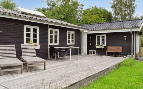 Gunlög - 1.3Km from the Sea: Decke, Flooring, Interior Design, Fussboden, Verbundwerkstoff, Möbel, Resort, Hotel, Design, Daylighting