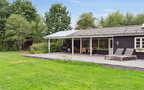 Gunlög - 1.3Km from the Sea: Decke, Flooring, Interior Design, Fussboden, Verbundwerkstoff, Möbel, Resort, Hotel, Design, Daylighting