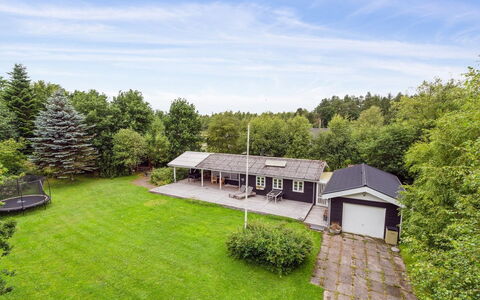 Gunlög - 1.3Km from the Sea: Decke, Flooring, Interior Design, Fussboden, Verbundwerkstoff, Möbel, Resort, Hotel, Design, Daylighting