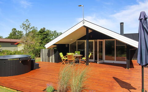 Alban - 700M from the Sea: Möbel, Interior Design, Stuhl, Flooring, Tabelle, Resort, Fussboden, Decke, Zimmer, Eco Hotel