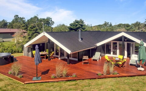 Alban - 700M from the Sea: Möbel, Interior Design, Stuhl, Flooring, Tabelle, Resort, Fussboden, Decke, Zimmer, Eco Hotel