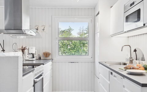 Ingebore - 700M from the Sea: Küche, Küchengerät, Holz, Major Appliance, Countertop, Interior Design, Haushaltsgerät, Flooring, Cabinetry, Zuhause