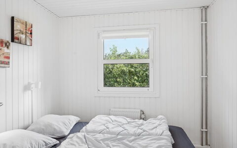 Ingebore - 700M from the Sea: Holz, Fussboden, Interior Design, Flooring, Schlafzimmer, Decke, Zuhause, Zimmer, Bett, Bedding