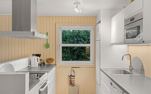 Ingebore - 700M from the Sea: Flooring, Küche, Holz, Countertop, Küchengerät, Major Appliance, Fussboden, Interior Design, Cabinetry, Holzboden