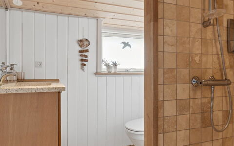 Sazdo - 1.1Km from the Sea: Wand, Flooring, Holz, Armatur, Fussboden, Interior Design, Badezimmer, Decke, Installation, Zimmer