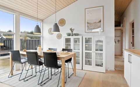 Sazdo - 1.1Km from the Sea: Möbel, Flooring, Interior Design, Holz, Fussboden, Tabelle, Holzboden, Küche & Esszimmer Tisch, Stuhl, Esszimmer