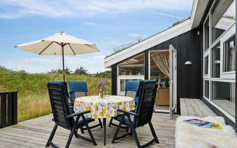 Hrefna - 500M from the Sea: Schwimmbad, Bauernhaus, Estate, Villa, Resort, Hazienda, Eco Hotel, Hinterhof