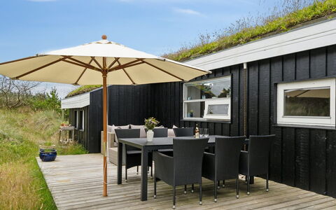 Hrefna - 500M from the Sea: Schwimmbad, Bauernhaus, Estate, Villa, Resort, Hazienda, Eco Hotel, Hinterhof