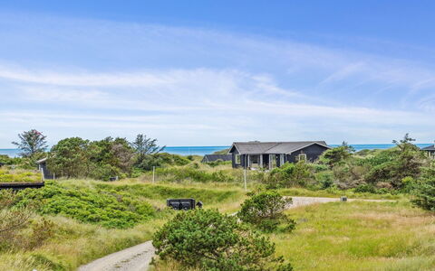 Hrefna - 500M from the Sea: Schwimmbad, Bauernhaus, Estate, Villa, Resort, Hazienda, Eco Hotel, Hinterhof
