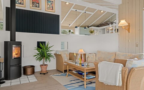 Hrefna - 500M from the Sea: Schwimmbad, Bauernhaus, Estate, Villa, Resort, Hazienda, Eco Hotel, Hinterhof