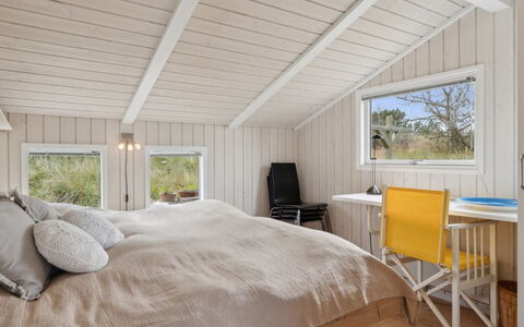 Hrefna - 500M from the Sea: Interior Design, Holz, Decke, Schlafzimmer, Flooring, Fussboden, Bett, Möbel, Zimmer, Zuhause