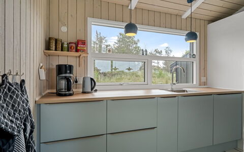 Hrefna - 500M from the Sea: Küche, Holz, Countertop, Interior Design, Flooring, Küchengerät, Cabinetry, Fussboden, Möbel, Armatur
