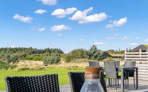 Egil - 1.5Km from the Sea: Himmel, Möbel, Gartenmöbel, Stuhl, Tisch Im Freien, Sonnenlicht, Schatten, Landscaping, Armlehne, Zaun